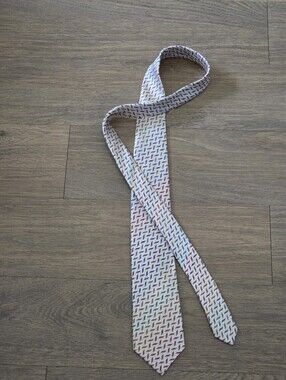 Oshimatsumugi Takashimaya White Patterned Silk Tie with Red and Blue Accents